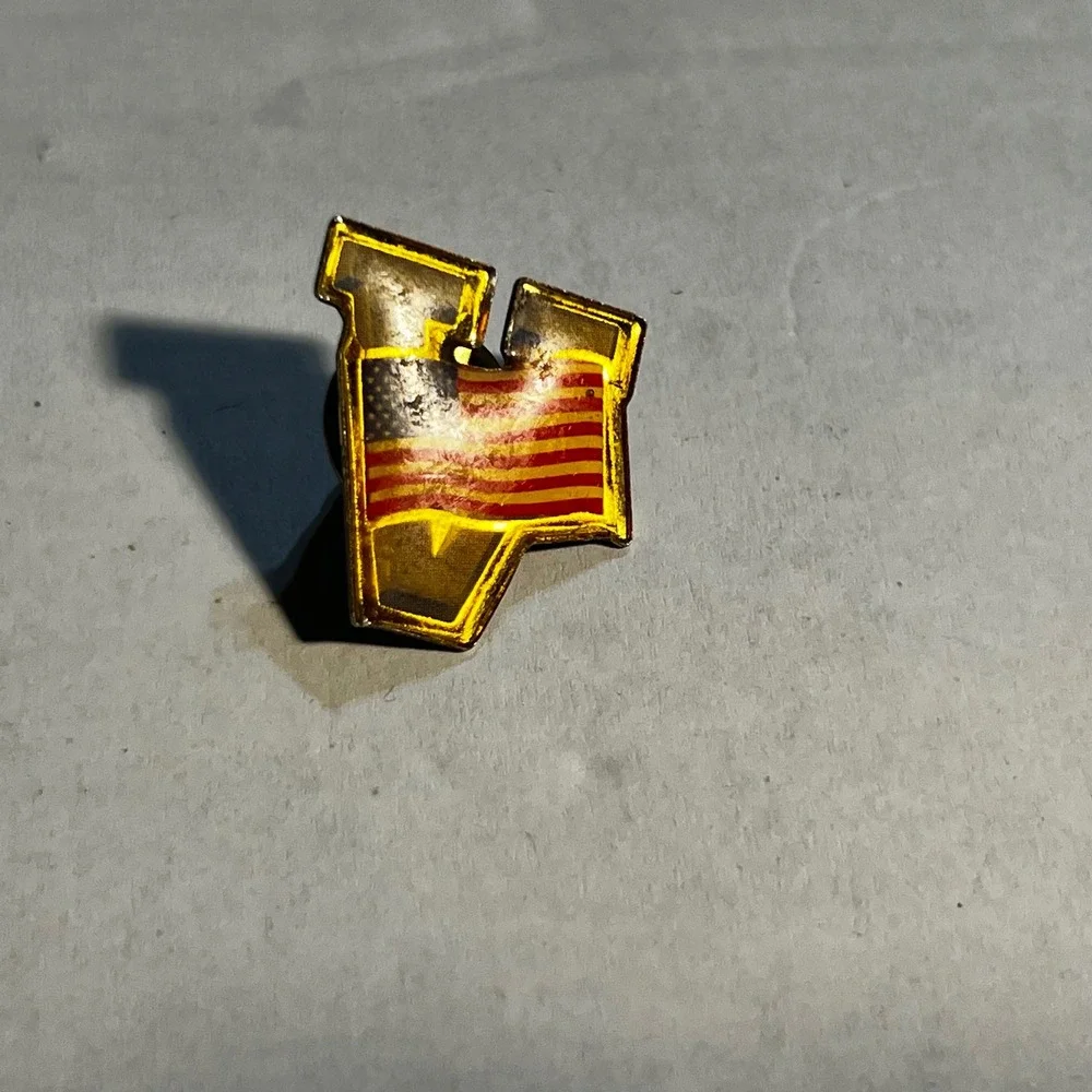Lapel Pin Gold V for Victory American Flag Enamel Vintage Patriotic